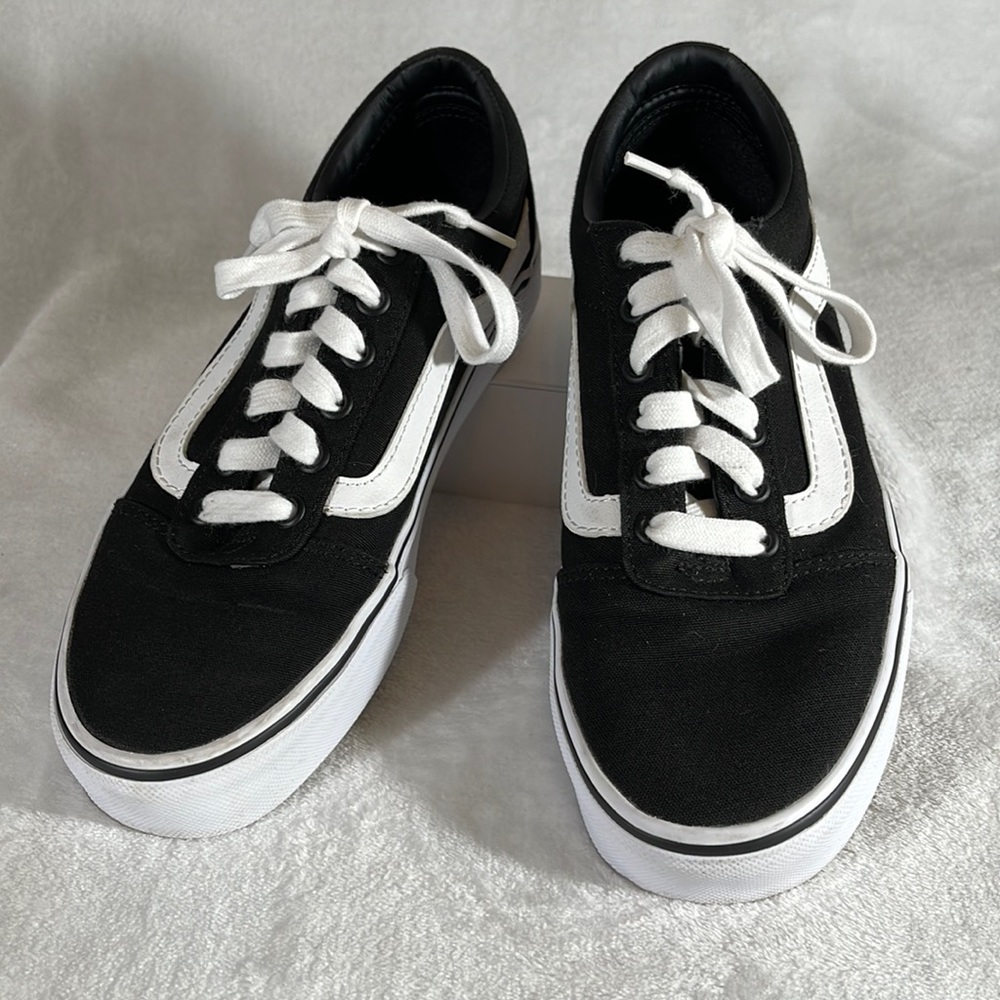 Vans Black and White Shoes size 7